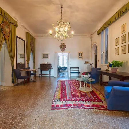 Palazzo Dona Formosa דירה *