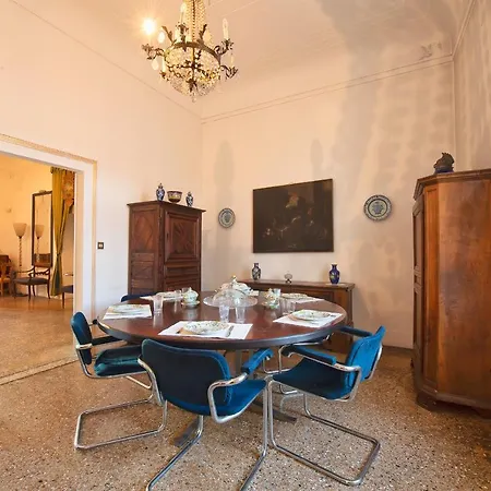 Palazzo Dona Formosa דירה *
